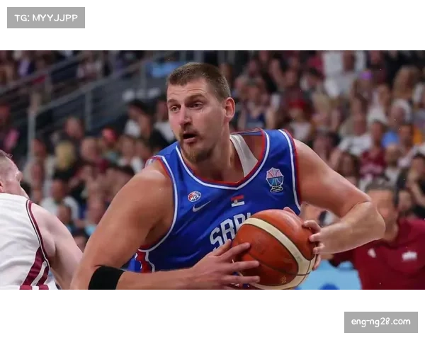 约基奇本赛季场均27.9分12.9篮板10.8助攻 三双数据成常态