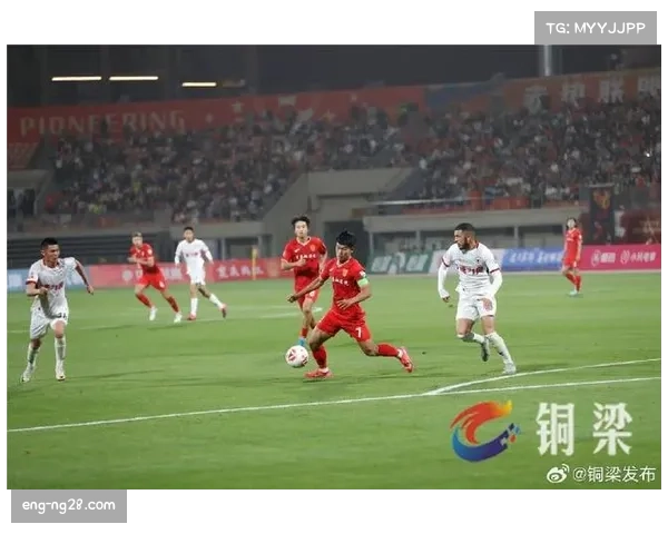 重庆铜梁龙放弃高位逼抢转向密集防守，战术纪律极致务实